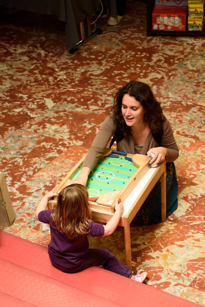 Ça joue aux jeux en bois aussi à l'intérieur !